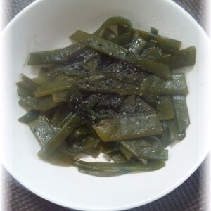 こりこり茎わかめのごま油炒め